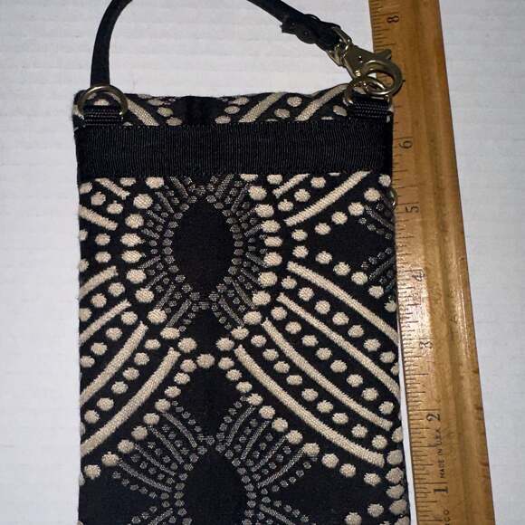Danny‎ K wristlet - Picture 2 of 3